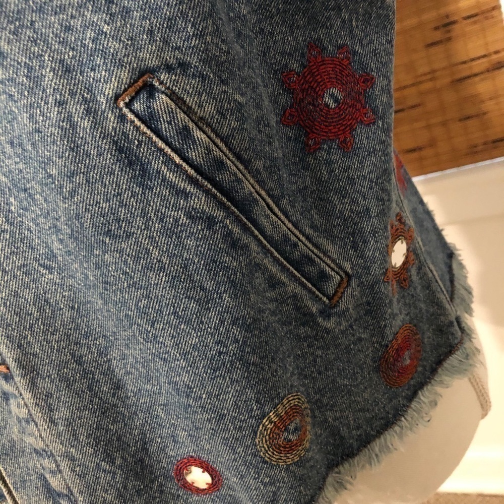 Early 2000’s Calvin Klein Jean Vest - Picture 4 of 6